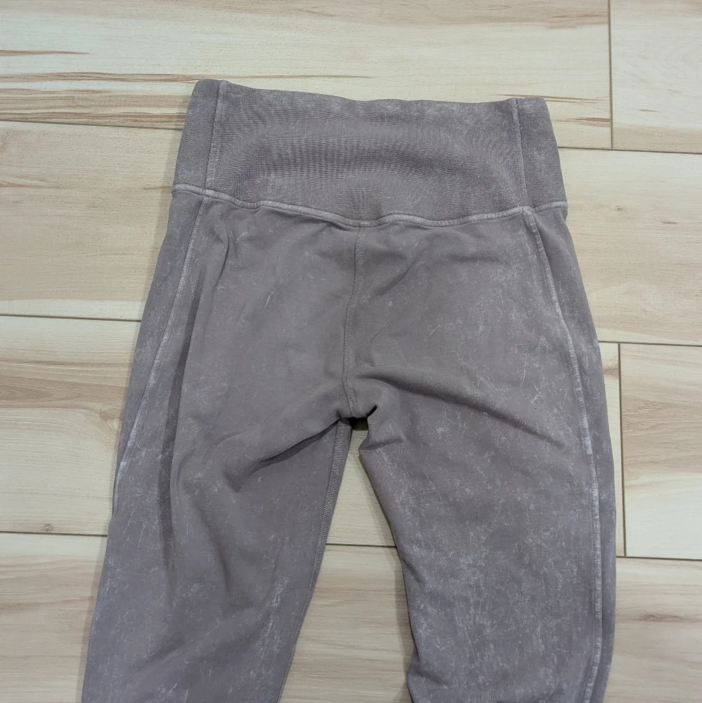 Lululemon Inner Glow Tight 28